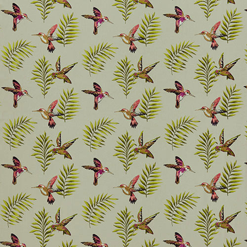 Tkanina Iliv Rainforest Montserrat Cranberry zielone liście palmy czerwone kolibry